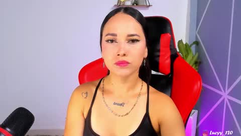 Snapshot of lucyy_rose chatting on 11-11-25, 11:05 o online show from 11-11-25, 11:05