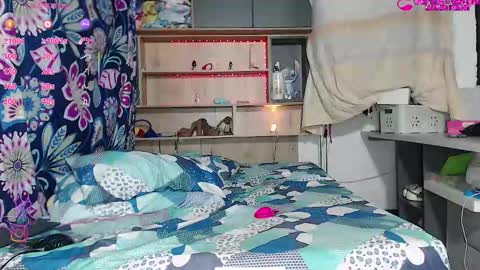 Snapshot of luisa2025_ chatting on 10-26-25, 04:07 Hot Latina online show from 10-26-25, 04:07