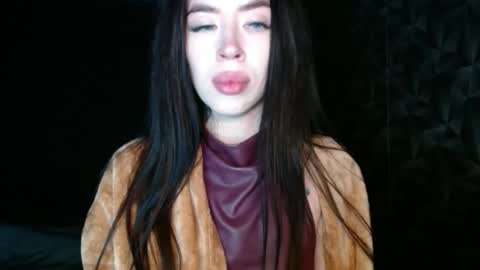 luisa lovedom online show from 05-04-26, 06:48