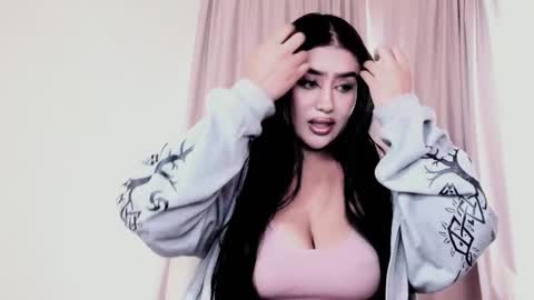Luisa Diaz online show from 05-18-26, 04:13