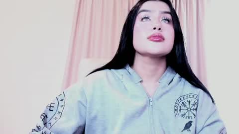 Snapshot of luisaa_diaz_ chatting on 06-22-26, 07:33 Luisa Diaz online show from 06-22-26, 07:33