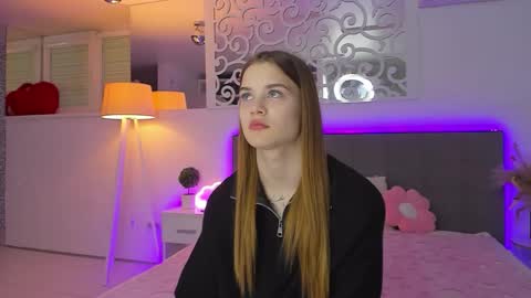 LuisaClover online show from 12-02-25, 01:39