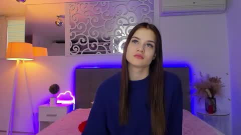 Snapshot of luisaclover chatting on 02-12-26, 01:39 LuisaClover online show from 02-12-26, 01:39