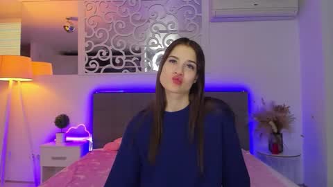 Snapshot of luisaclover chatting on 02-15-26, 01:20 LuisaClover online show from 02-15-26, 01:20