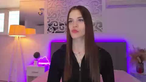 Snapshot of luisaclover chatting on 02-21-26, 01:45 LuisaClover online show from 02-21-26, 01:45