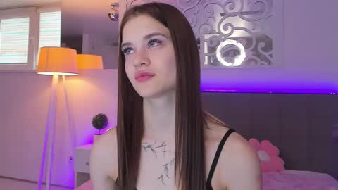 Snapshot of luisaclover chatting on 03-02-26, 01:18 LuisaClover online show from 03-02-26, 01:18
