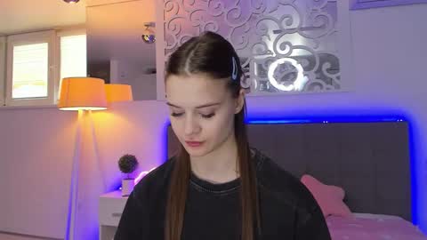 Snapshot of luisaclover chatting on 03-16-26, 01:15 LuisaClover online show from 03-16-26, 01:15