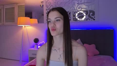 Snapshot of luisaclover chatting on 03-22-26, 07:39 LuisaClover online show from 03-22-26, 07:39