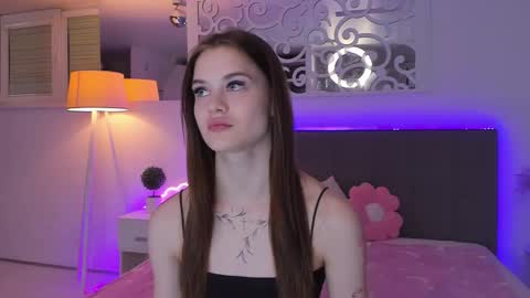 Snapshot of luisaclover chatting on 03-27-26, 07:13 LuisaClover online show from 03-27-26, 07:13