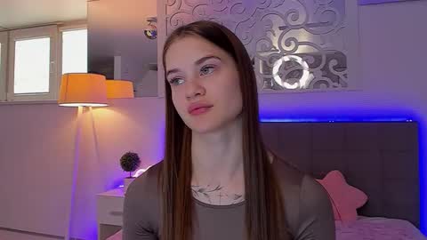 Snapshot of luisaclover chatting on 04-17-26, 12:30 LuisaClover online show from 04-17-26, 12:30