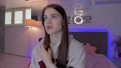 Snapshot of luisaclover chatting on 04-19-26, 12:26 LuisaClover online show from 04-19-26, 12:26