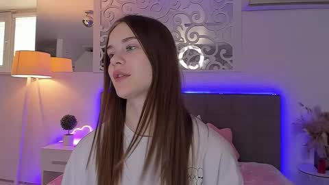 Snapshot of luisaclover chatting on 04-22-26, 12:18 LuisaClover online show from 04-22-26, 12:18