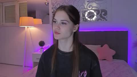 Snapshot of luisaclover chatting on 04-24-26, 06:54 LuisaClover online show from 04-24-26, 06:54