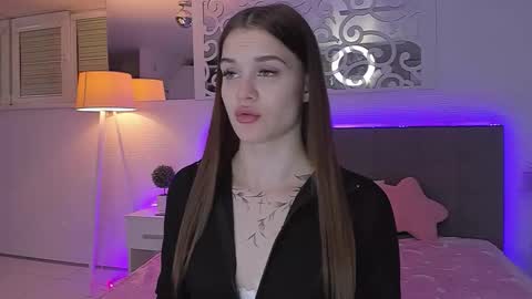 Snapshot of luisaclover chatting on 04-25-26, 06:27 LuisaClover online show from 04-25-26, 06:27