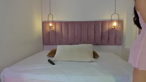 Snapshot of luisah_ chatting on 01-25-25, 08:10 L U I S A online show from 01-25-25, 08:10