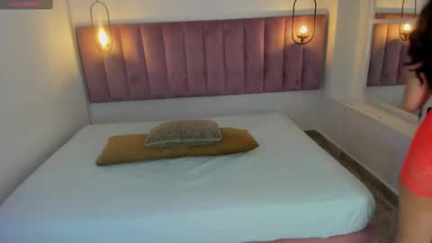 L U I S A online show from 02-21-25, 07:54