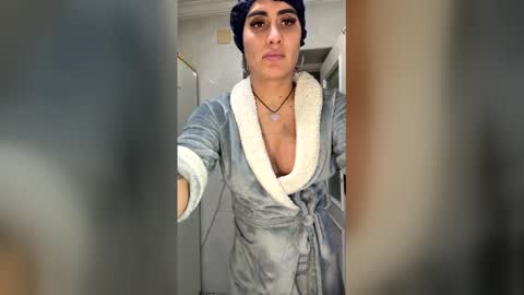 Luisa Monsters online show from 12-17-25, 05:19