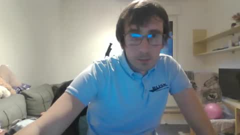 Snapshot of luismcawesome chatting on 10-17-25, 04:09 Luis online show from 10-17-25, 04:09