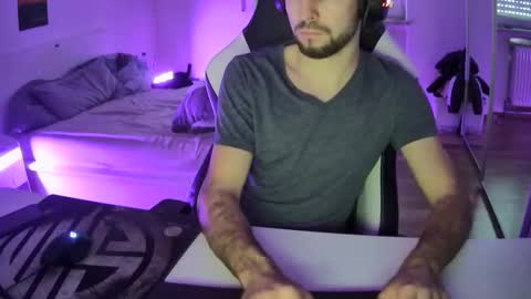 lukasschoetz online show from 12-22-24, 02:06