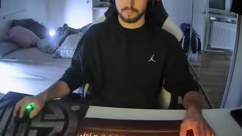 lukasschoetz online show from 12-28-24, 08:04