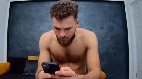 Snapshot of luke_eddison chatting on 01-29-25, 05:09 Luke online show from 01-29-25, 05:09