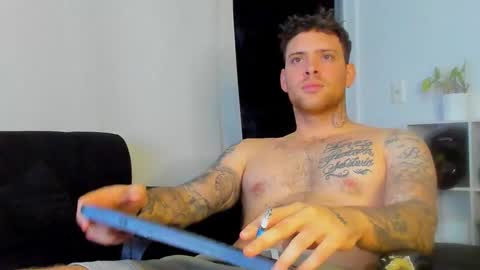 Snapshot of lukeglanton17 chatting on 11-08-25, 05:40 Luke online show from 11-08-25, 05:40