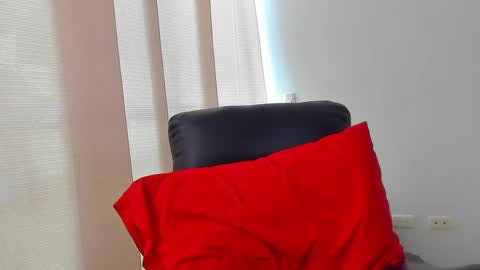 Snapshot of lukeglanton17 chatting on 05-21-26, 02:46 Luke online show from 05-21-26, 02:46