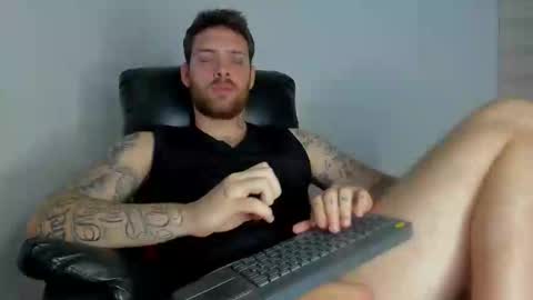 Snapshot of lukeglanton17 chatting on 05-29-26, 03:04 Luke online show from 05-29-26, 03:04
