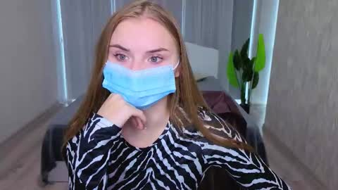 lukeriamoon online show from 10-18-25, 06:37