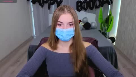 lukeriamoon online show from 10-31-25, 05:41