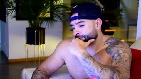 Snapshot of lukhass chatting on 06-25-26, 05:12 Lukhas f4f online show from 06-25-26, 05:12