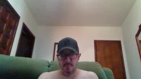Snapshot of lukz88bigcock chatting on 12-21-24, 10:39 Luke online show from 12-21-24, 10:39