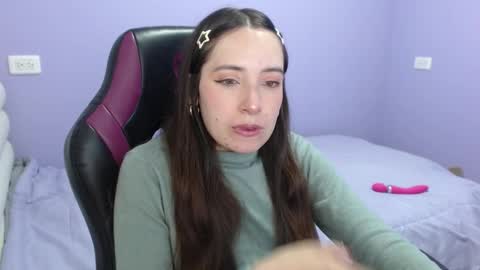 Snapshot of lula_05 chatting on 11-15-25, 11:10 Vicky online show from 11-15-25, 11:10