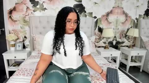 Snapshot of luli_rose_ chatting on 10-21-25, 03:07 Luli Rose online show from 10-21-25, 03:07