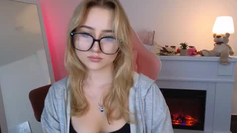 Lily online show from 09-15-25, 01:22