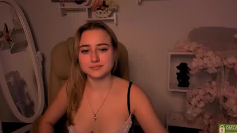 Snapshot of lulu___moon chatting on 10-08-25, 01:42 Lily online show from 10-08-25, 01:42