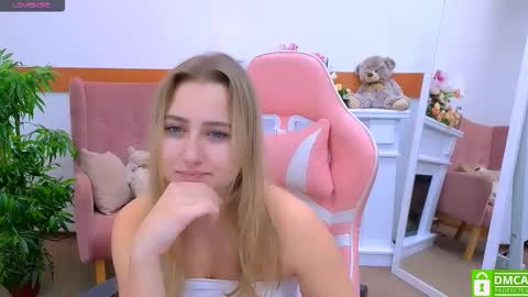 Snapshot of lulu___moon chatting on 10-14-25, 02:29 Lily online show from 10-14-25, 02:29