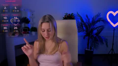 Snapshot of lulu___moon chatting on 10-21-25, 07:53 Lily online show from 10-21-25, 07:53