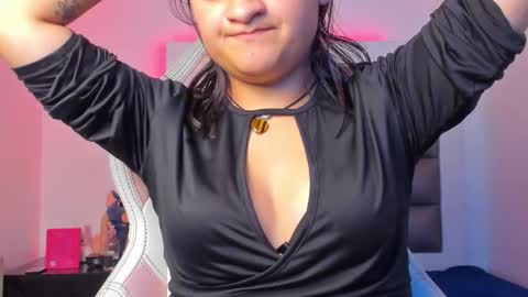 Snapshot of lulu_js_ chatting on 11-12-25, 01:06 elizabeth online show from 11-12-25, 01:06