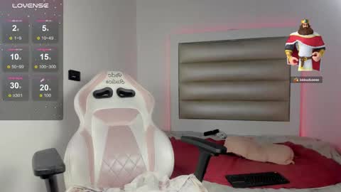 Snapshot of lulu_js_ chatting on 12-05-25, 04:25 elizabeth online show from 12-05-25, 04:25