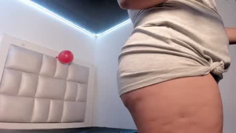 Snapshot of lulu_js_ chatting on 07-17-26, 12:12 elizabeth online show from 07-17-26, 12:12