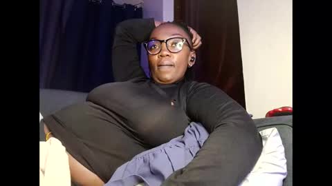 lulu_sparks1 online show from 11-24-25, 06:24