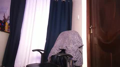 lulu_sparks1 online show from 05-12-26, 08:55