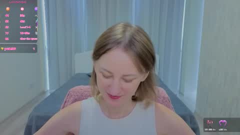 Snapshot of luluchiiii chatting on 09-10-25, 10:26 Lily online show from 09-10-25, 10:26