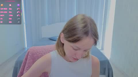 Snapshot of luluchiiii chatting on 09-11-25, 09:53 Lily online show from 09-11-25, 09:53