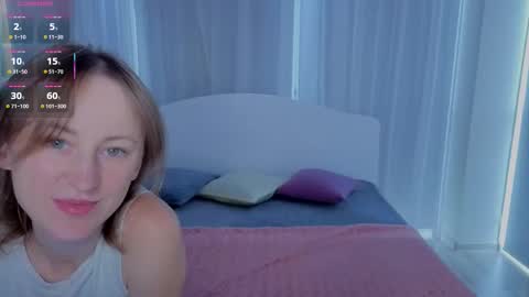 Snapshot of luluchiiii chatting on 09-17-25, 10:17 Lily online show from 09-17-25, 10:17
