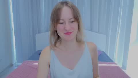 Snapshot of luluchiiii chatting on 09-18-25, 10:06 Lily online show from 09-18-25, 10:06