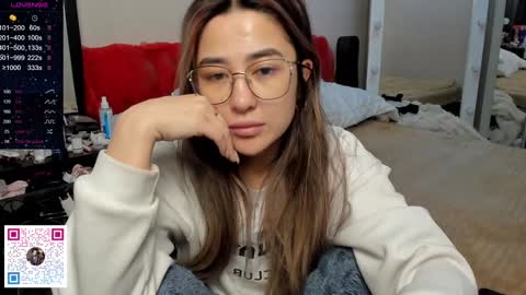 luluu_l online show from 12-22-24, 04:17