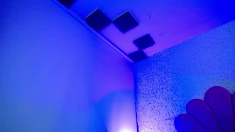 Snapshot of luly_blue chatting on 05-27-26, 04:42 Luly online show from 05-27-26, 04:42