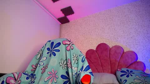 Snapshot of luly_blue chatting on 05-30-26, 04:42 Luly online show from 05-30-26, 04:42